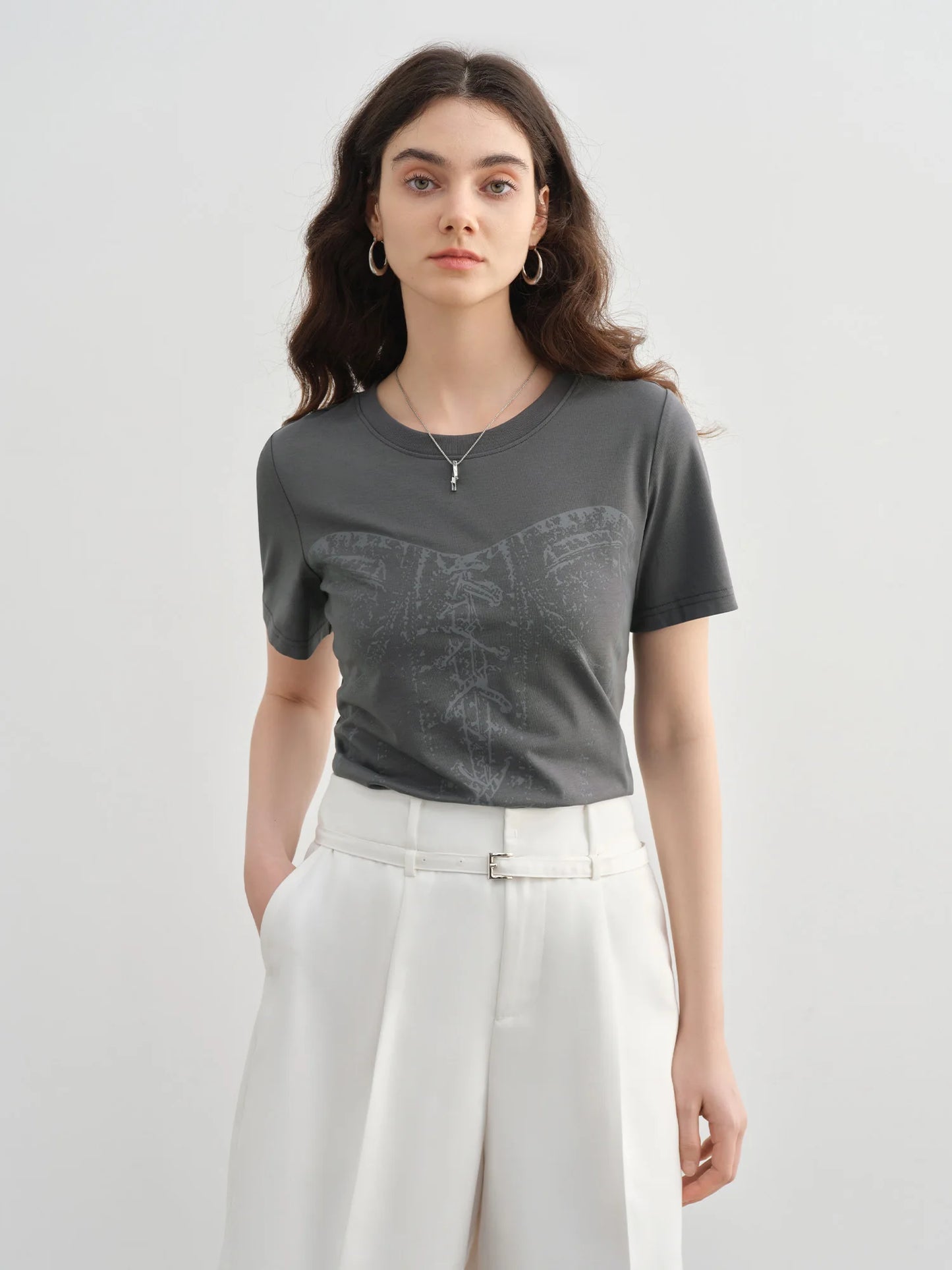 Dushu plus size feminino slogan impressão em torno do pescoço malha camiseta 2025 coleção de verão design de emagrecimento simples topo para mulher 25ds82213