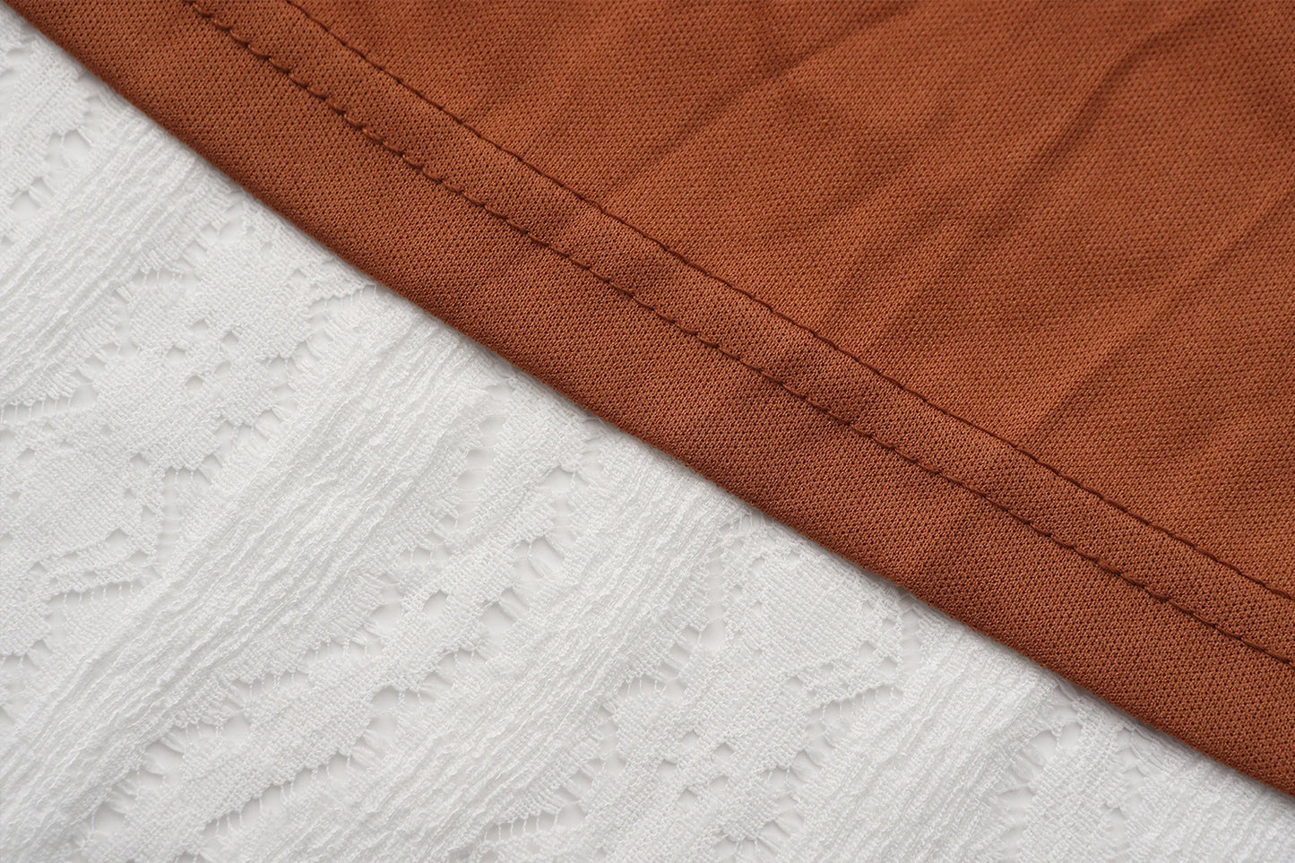 Vestido Longo Branco com Renda Geométrica - AlmaChic