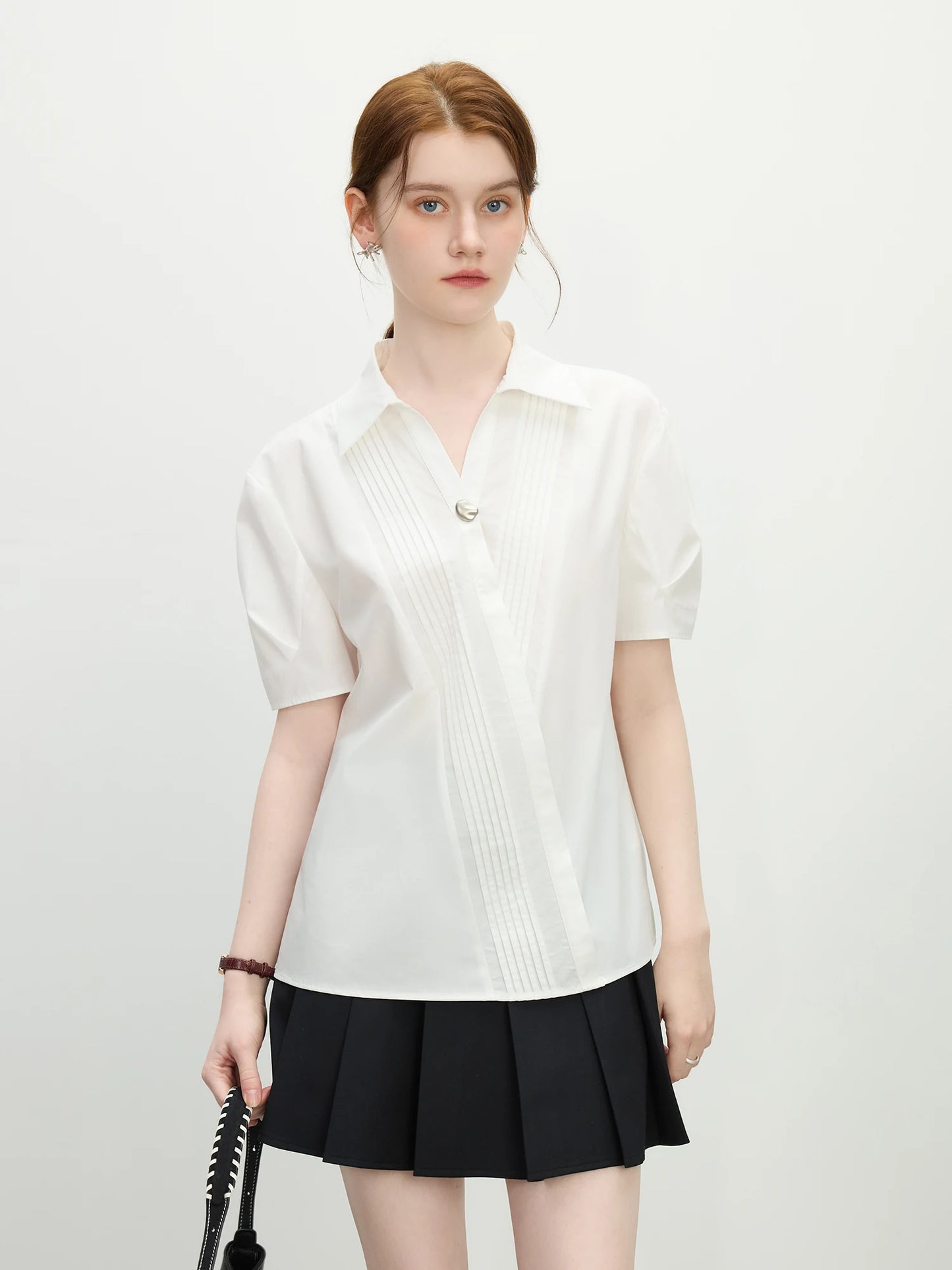 Fsle estilo minimalista cor sólida com decote em v camisa de manga curta para mulher 2025 verão novo solto branco de manga curta topo 25fs12213