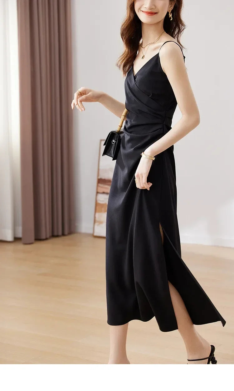 SENTUBILA, vestidos negros sexis para mujer, verano 2025, elegante vestido Midi con pliegues y tirantes finos con abertura para fiesta de noche con cuello en V 132L48917
