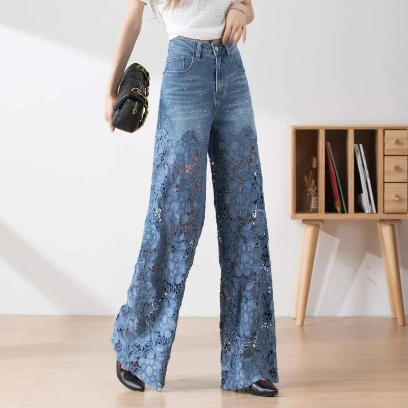 Calça Jeans Cintura Alta com Renda e Patches Elegantes - AlmaChic