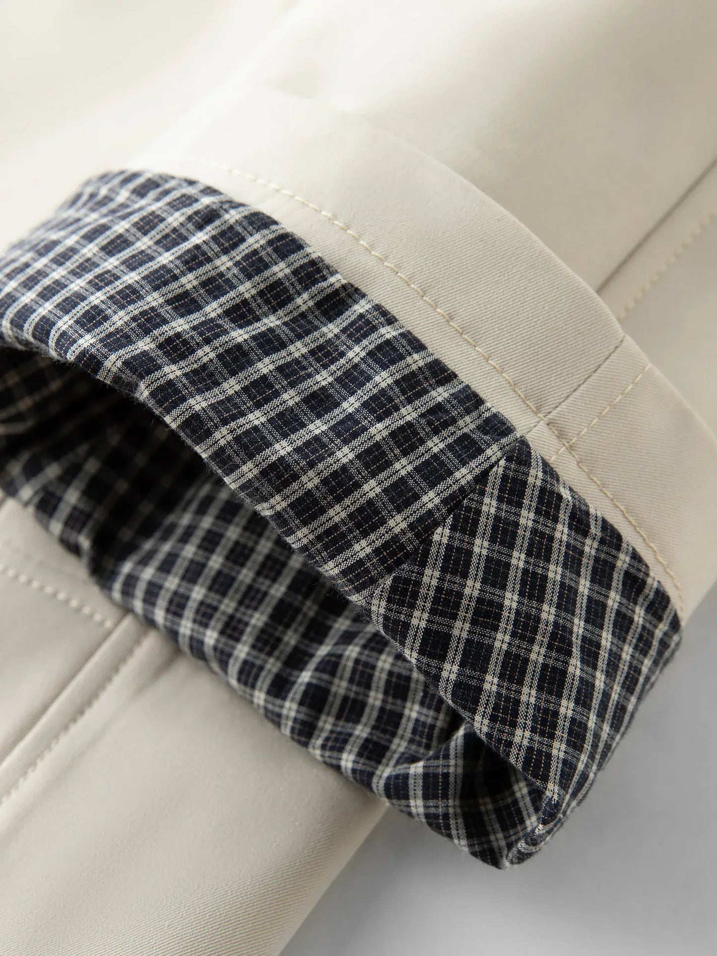 Trench Coat Feminino Beatrice — Leveza, Estrutura e Estilo Contínuo