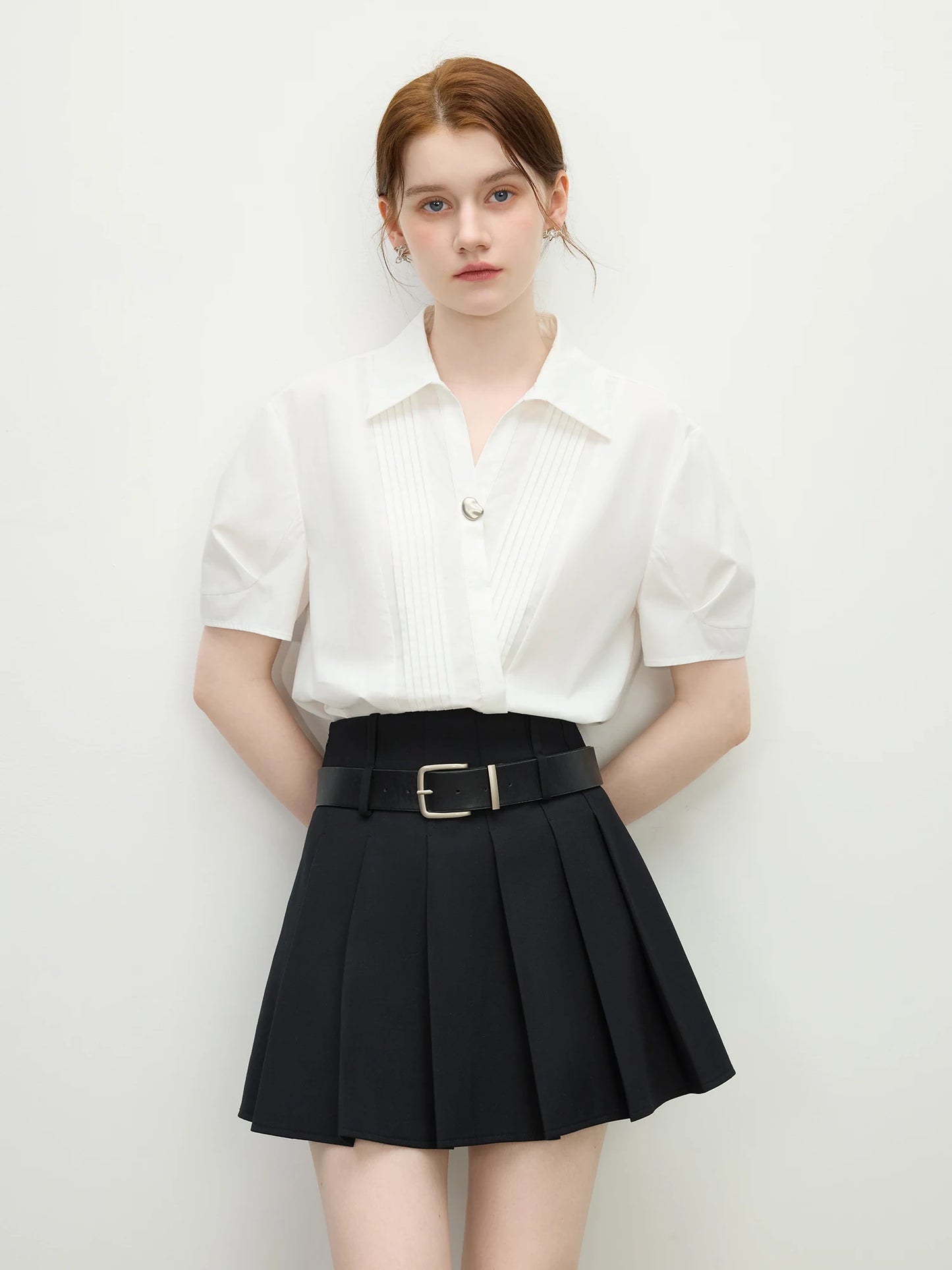 Fsle estilo minimalista cor sólida com decote em v camisa de manga curta para mulher 2025 verão novo solto branco de manga curta topo 25fs12213
