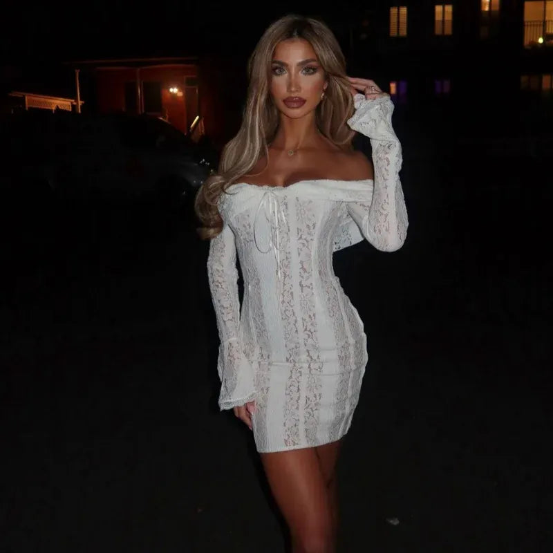 Vestido Branco em Renda - AlmaChic