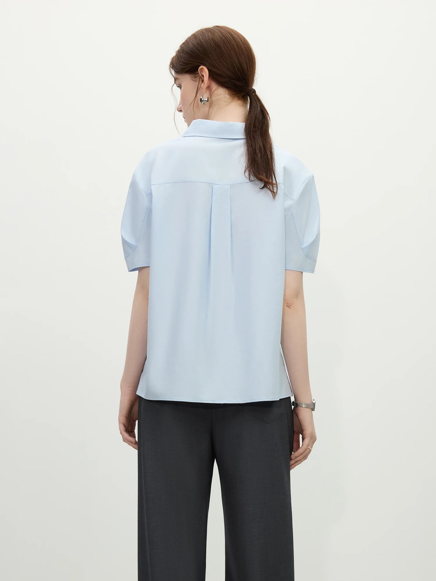 Fsle estilo minimalista cor sólida com decote em v camisa de manga curta para mulher 2025 verão novo solto branco de manga curta topo 25fs12213