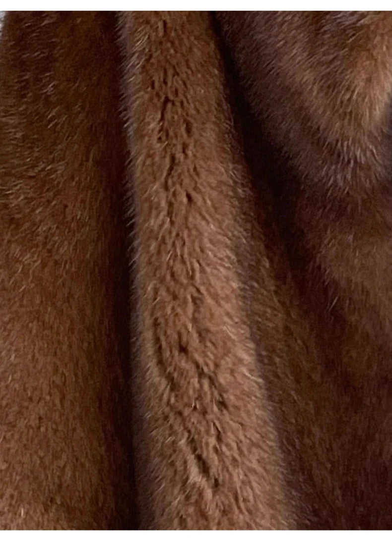 Casaco Mink Luxe de Pele Falsa - AlmaChic