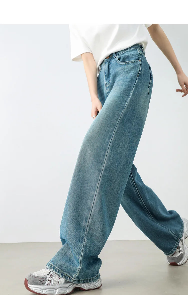 Vista lateral da calça jeans feminina reta Elira com cintura alta