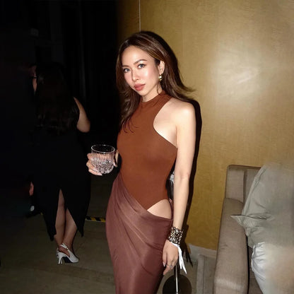 Vestido Maxi Elegante em Cetim com Recortes - AlmaChic