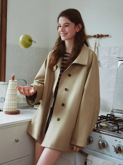 Trench Coat Curto Audrey — Estrutura Leve e Estilo Casual Chic