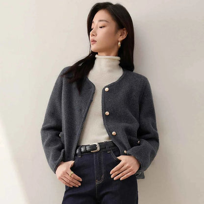 Casaco de Lã Feminino Élise – Elegância Bouclé em Lã 100%