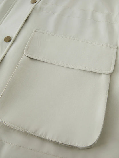 Trench Coat Curto Sofia — Conforto, Flexibilidade e Praticidade Urbana