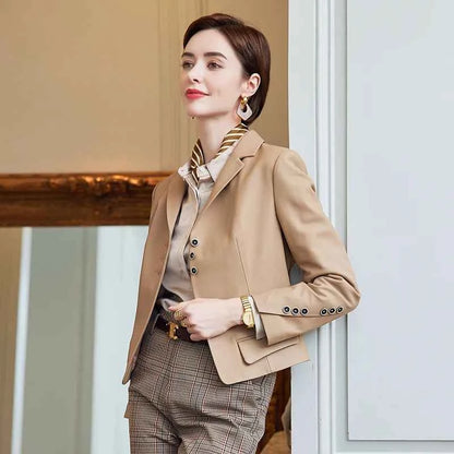 Jaqueta Feminina de Couro AlmaChic — Elegância Atemporal