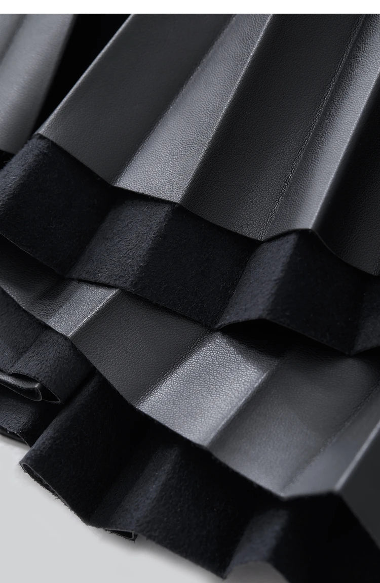 Saia de Couro Feminina Plissada AlmaChic Elegance – Sofisticação e Movimento - AlmaChic