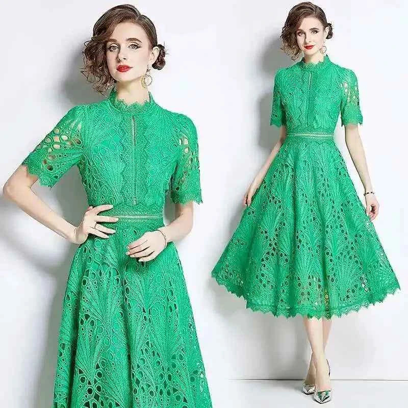 Vestido de Renda Elegância Floral — Exuberância Atemporal