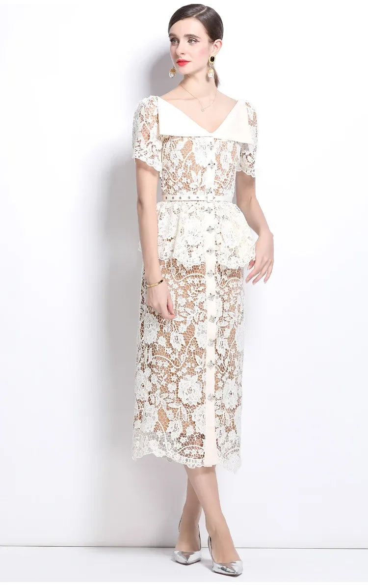 Vestido de Renda Feminino Helena Peplum – Cintura Império e Acabamento Bordado