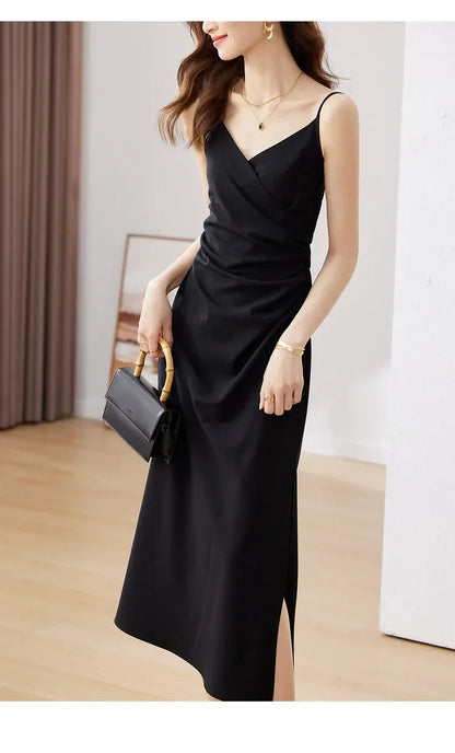 SENTUBILA, vestidos negros sexis para mujer, verano 2025, elegante vestido Midi con pliegues y tirantes finos con abertura para fiesta de noche con cuello en V 132L48917