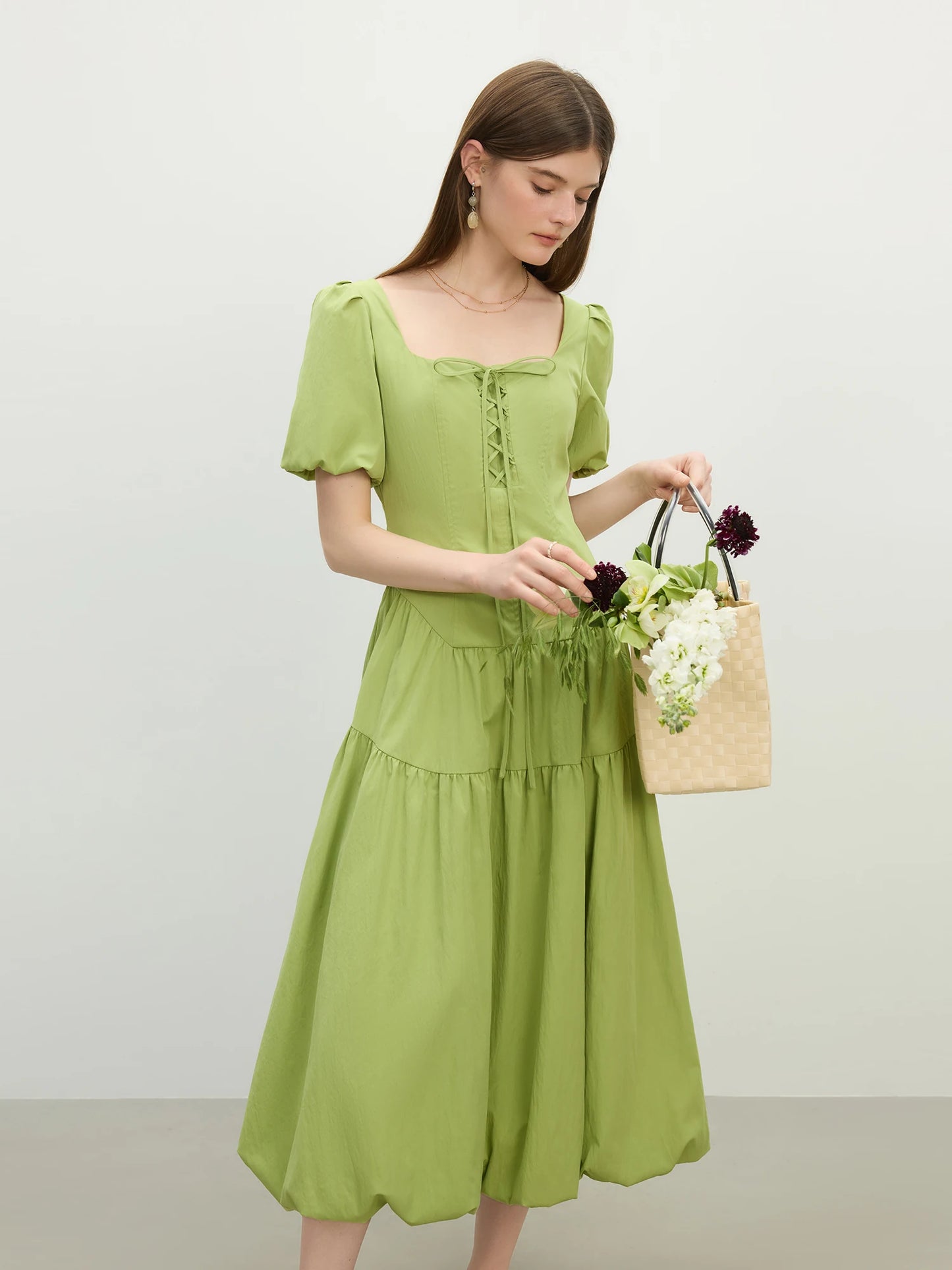 Vestido Feminino Elegância Francesa Gola Quadrada - AlmaChic