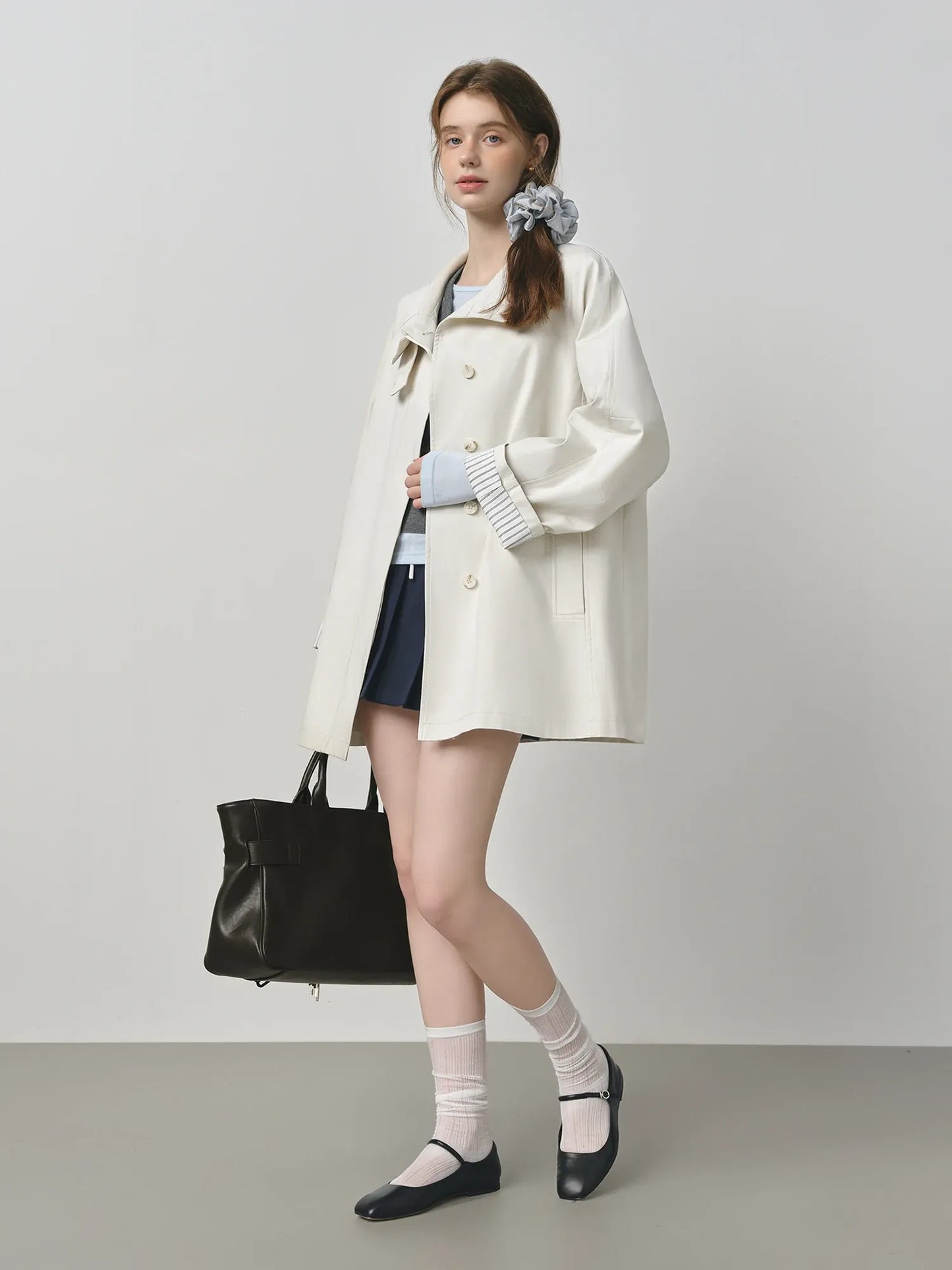 Trench Coat Curto Audrey — Estrutura Leve e Estilo Casual Chic