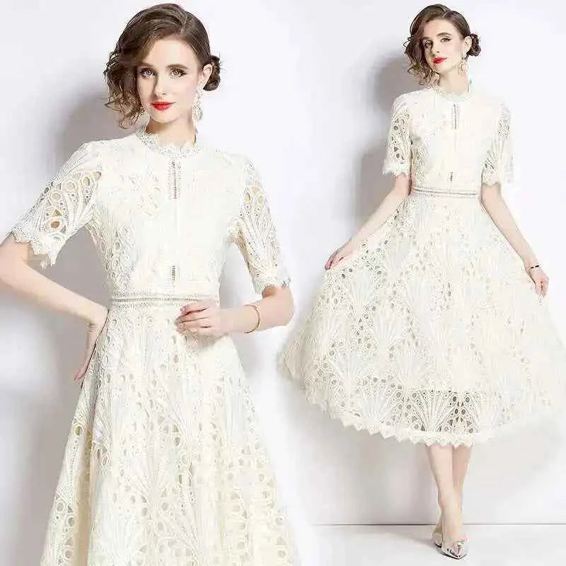 Vestido de Renda Elegância Floral — Exuberância Atemporal