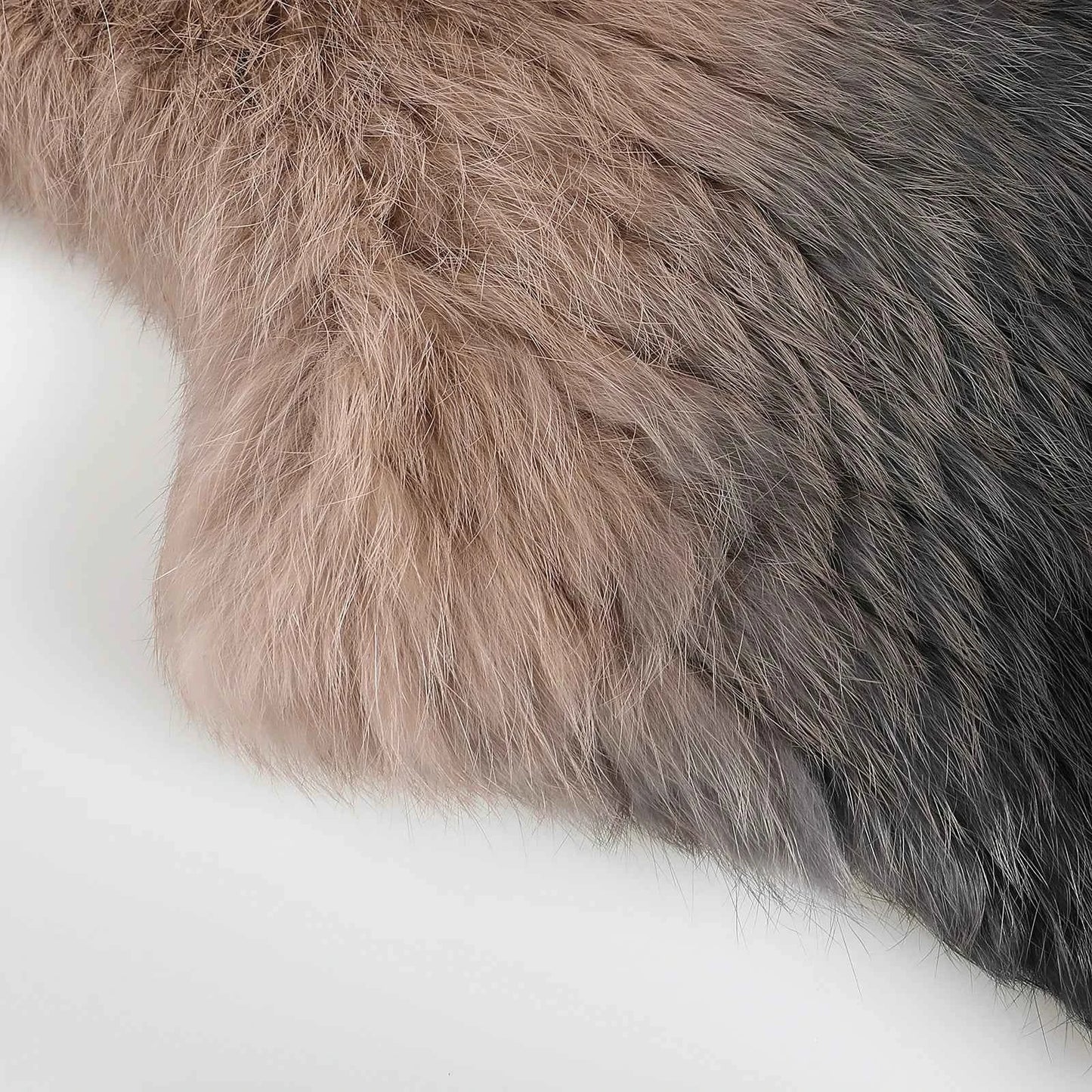 Colete de Pele de Coelho com Guaxinim — Elegância Atemporal