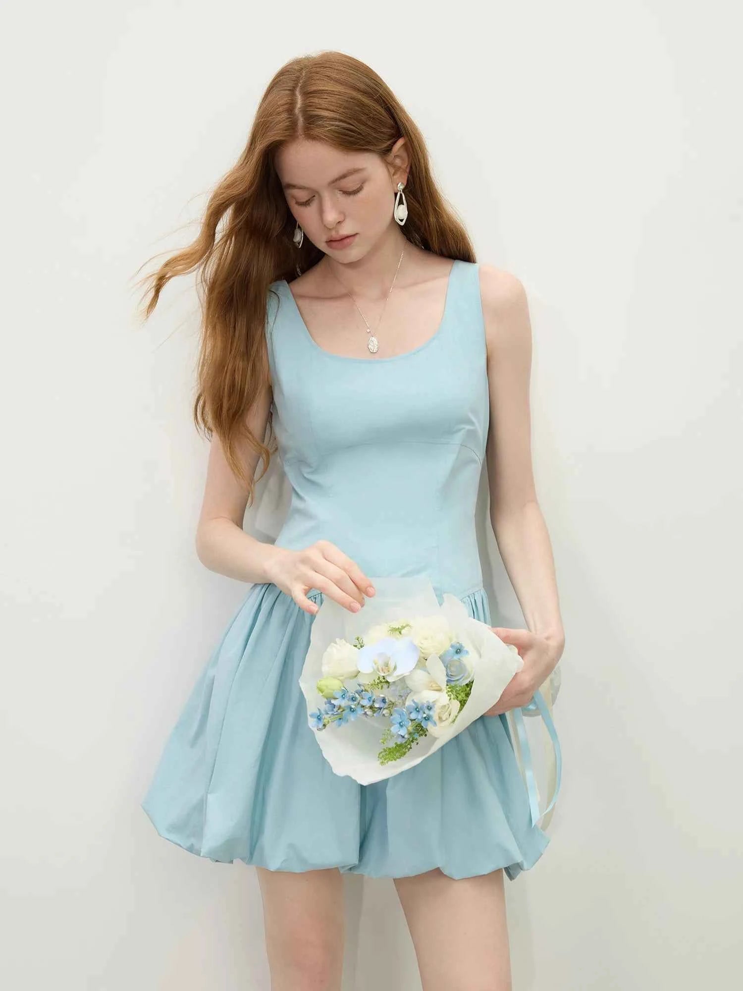 Vestido Curto de Algodão Pure Essence – Leveza e Sofisticação Natural