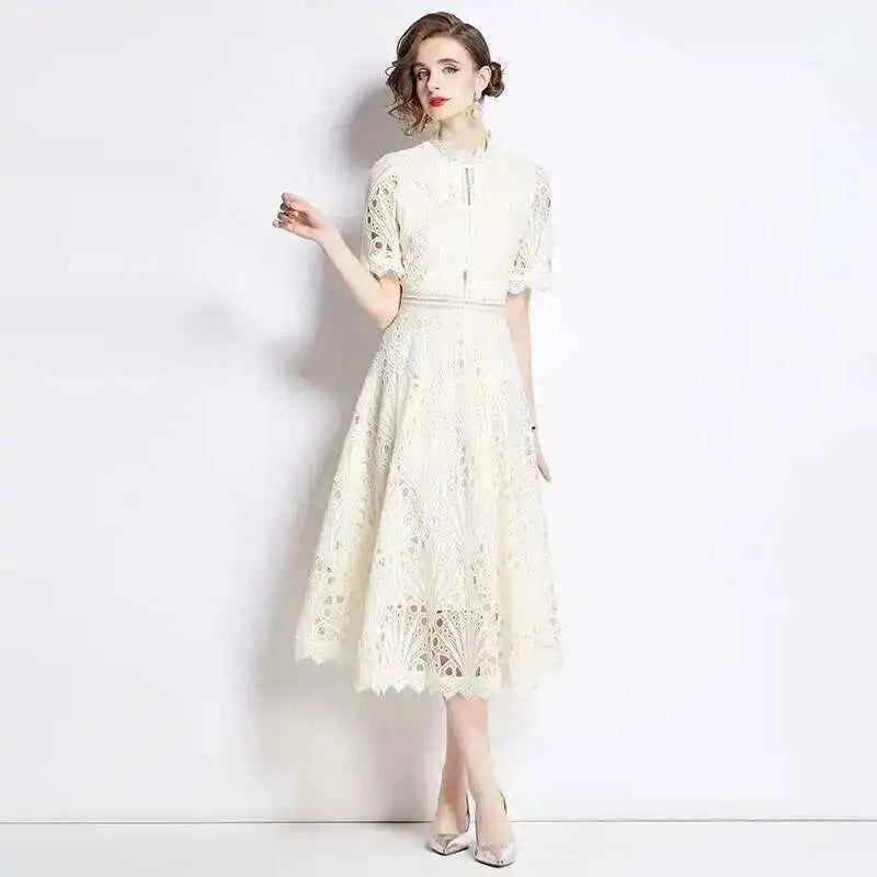 Vestido de Renda Elegância Floral — Exuberância Atemporal