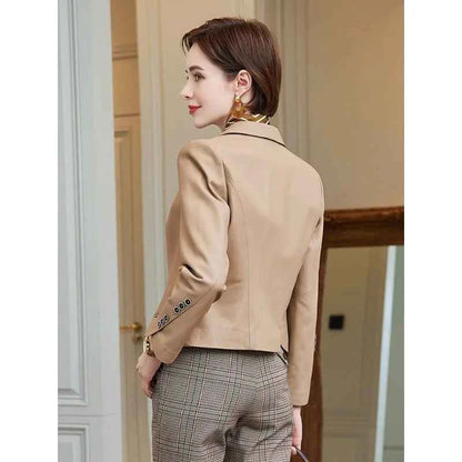 Jaqueta Feminina de Couro AlmaChic — Elegância Atemporal