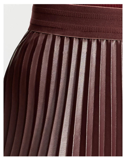 Saia de Couro Feminina Plissada AlmaChic Elegance – Sofisticação e Movimento - AlmaChic