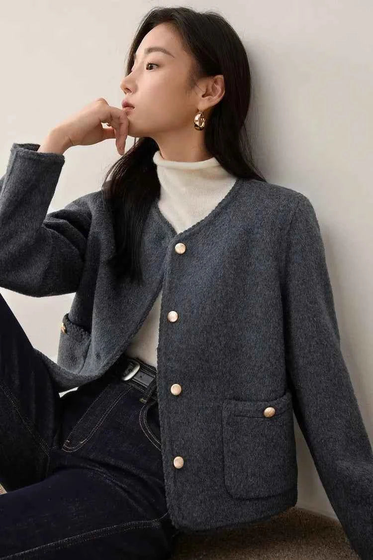 Casaco de Lã Feminino Élise – Elegância Bouclé em Lã 100%