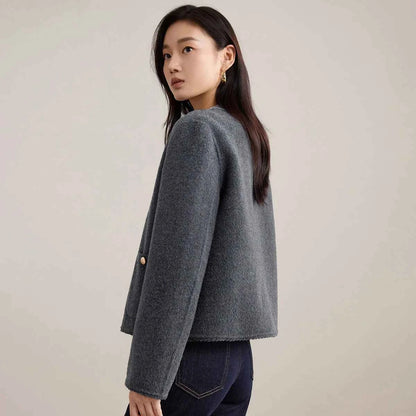 Casaco de Lã Feminino Élise – Elegância Bouclé em Lã 100%