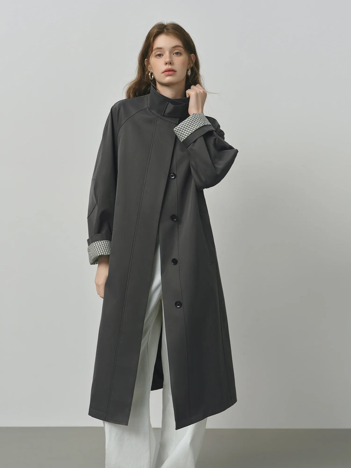 Trench Coat Feminino Beatrice — Leveza, Estrutura e Estilo Contínuo