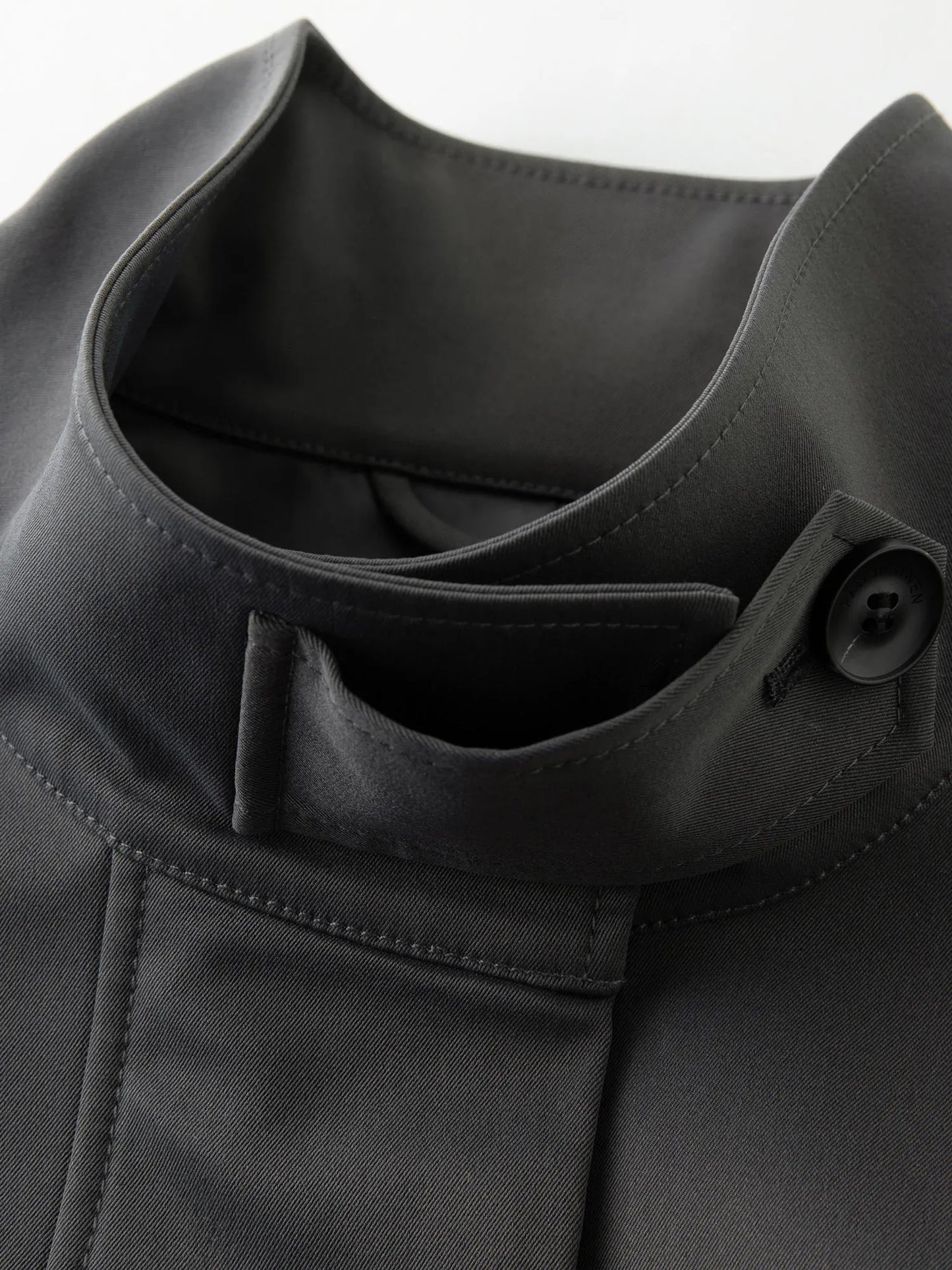 Trench Coat Feminino Beatrice — Leveza, Estrutura e Estilo Contínuo