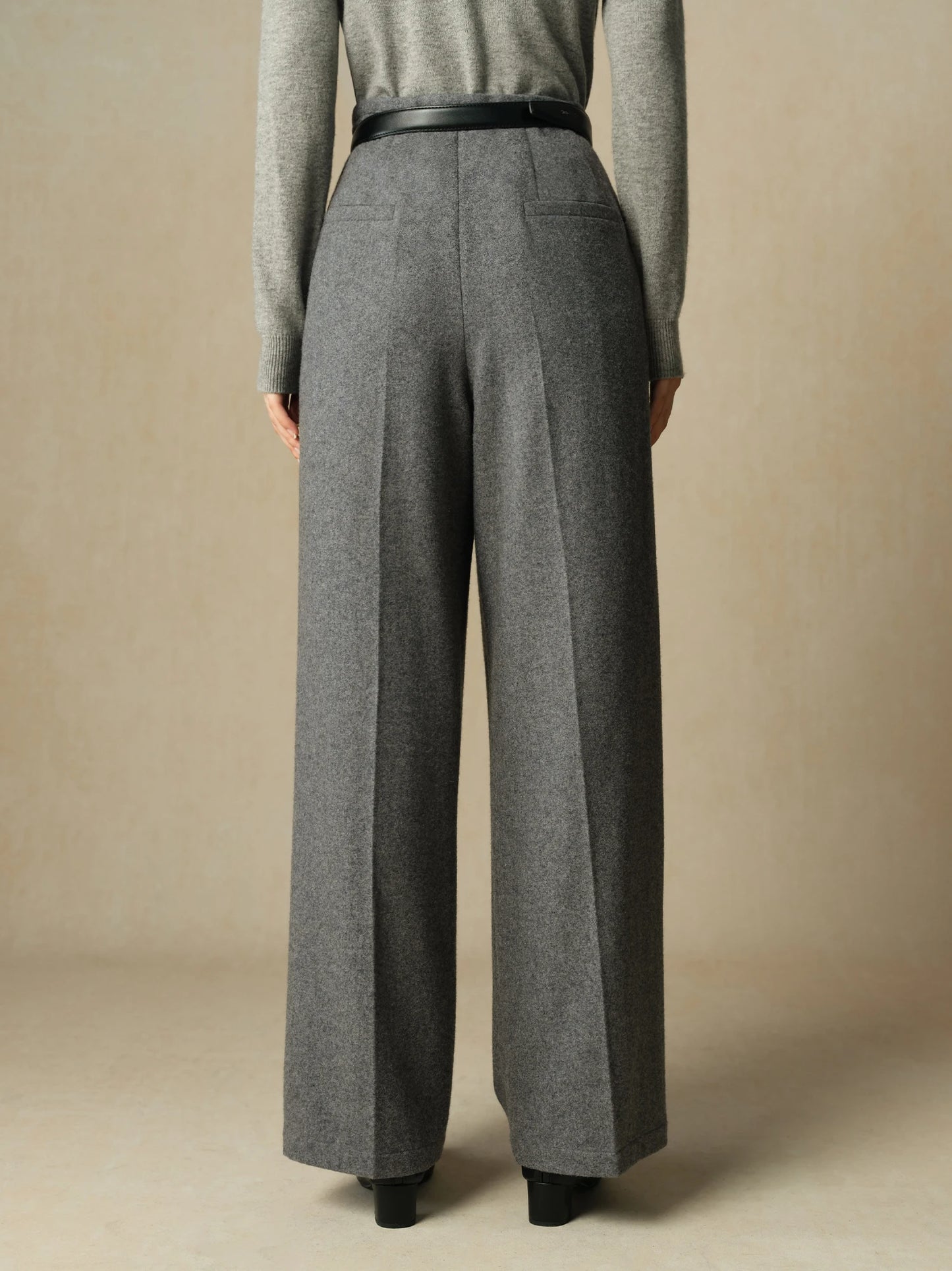 Calça de Lã Feminina Elegância - AlmaChic