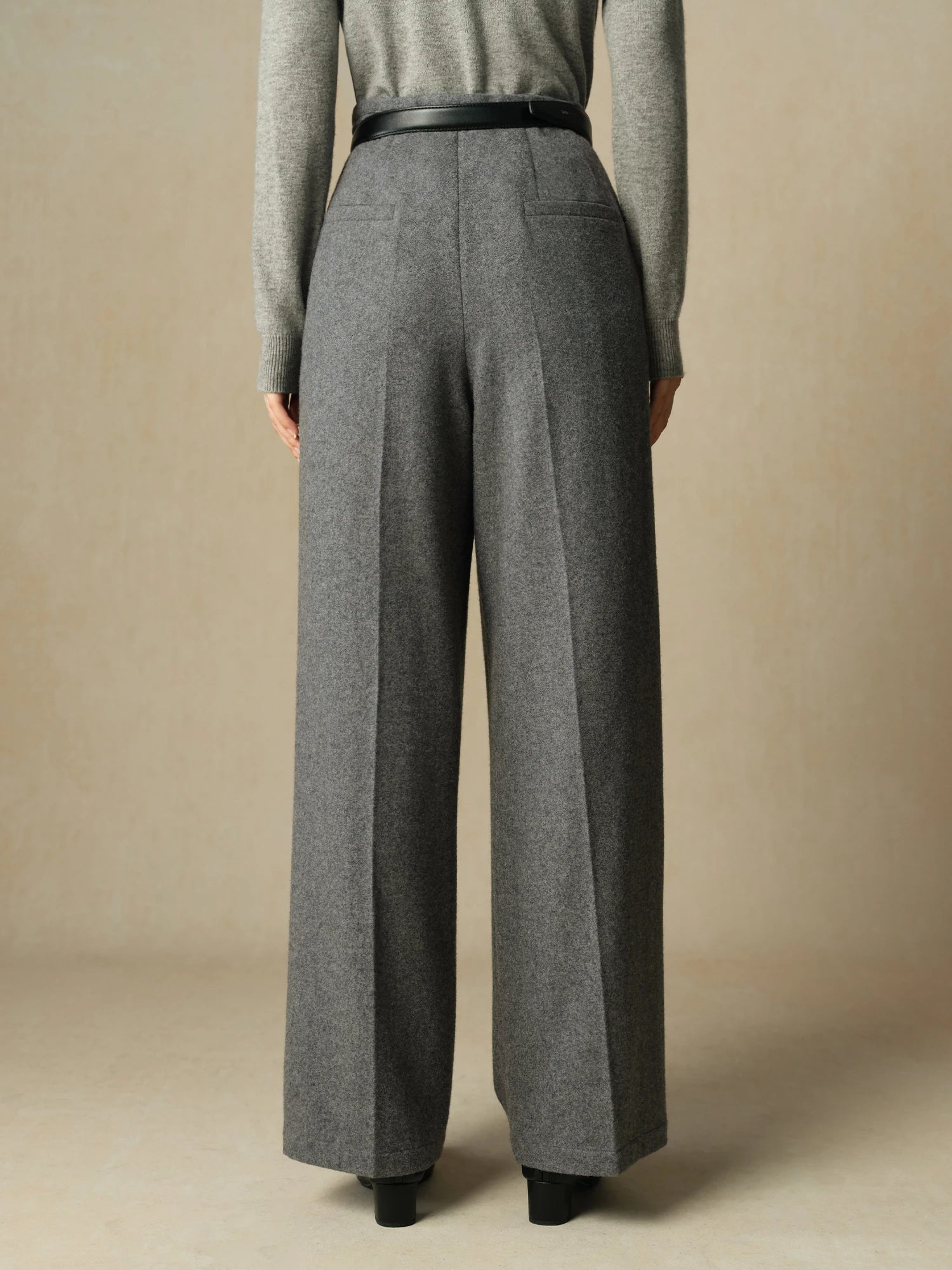 Calça de Lã Feminina Elegância - AlmaChic