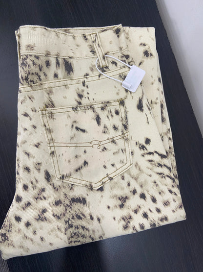 Calça Jeans Feminina Clara Vintage com Estampa Leopardo - AlmaChic