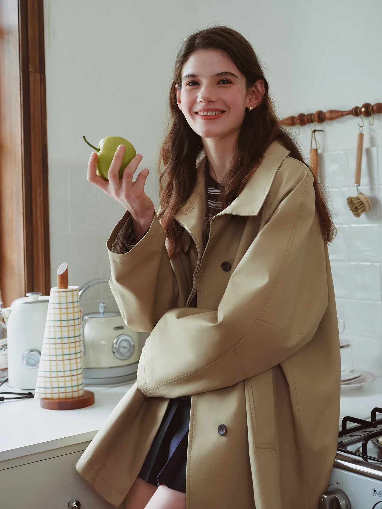 Trench Coat Curto Audrey — Estrutura Leve e Estilo Casual Chic