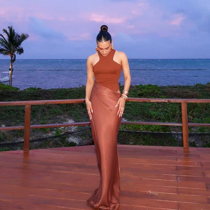 Vestido Maxi Elegante em Cetim com Recortes - AlmaChic