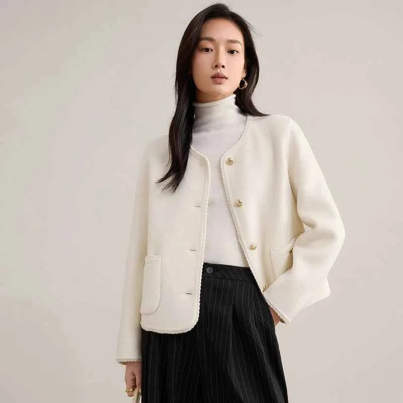 Casaco de Lã Feminino Élise – Elegância Bouclé em Lã 100%