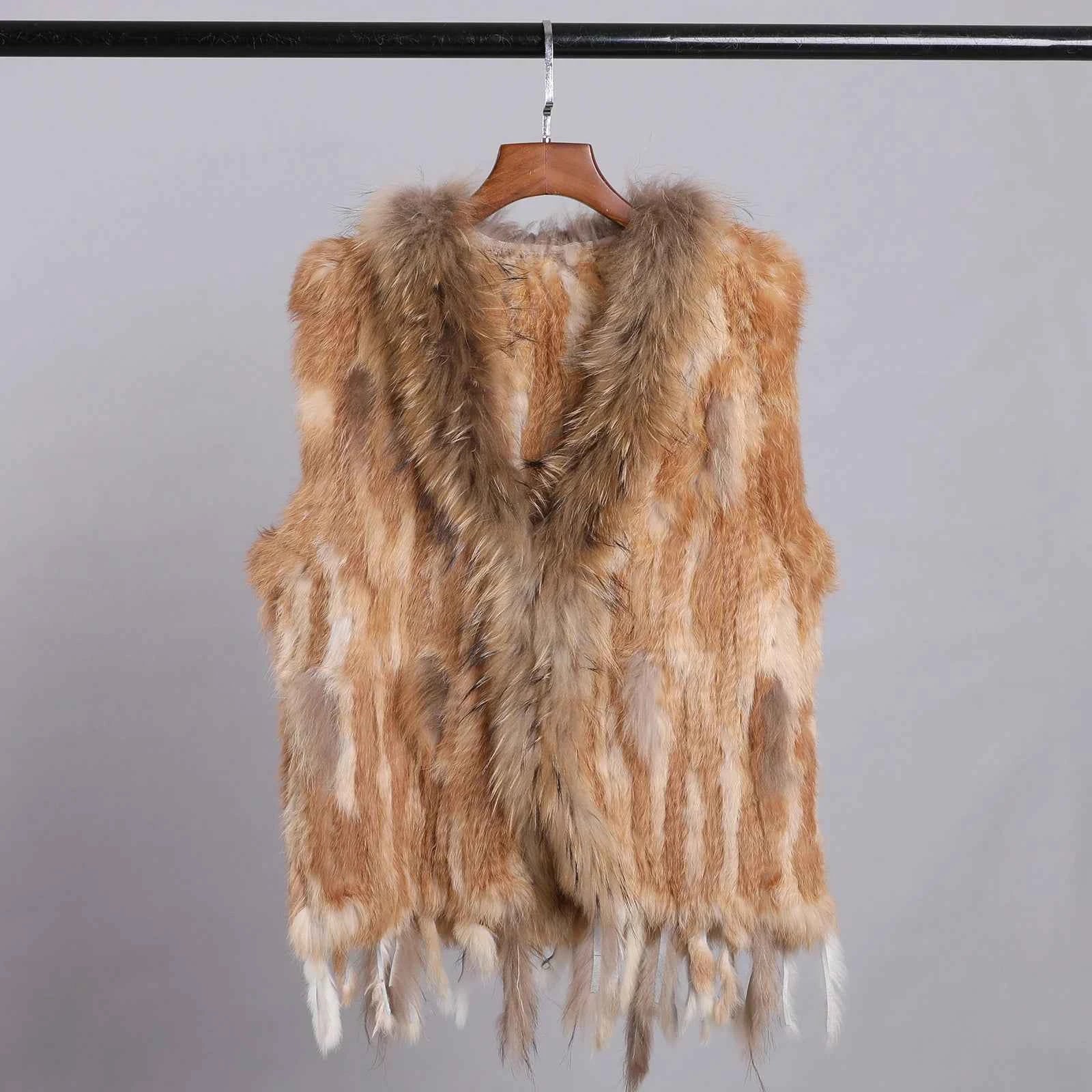 Colete de Pele de Coelho com Guaxinim — Elegância Atemporal