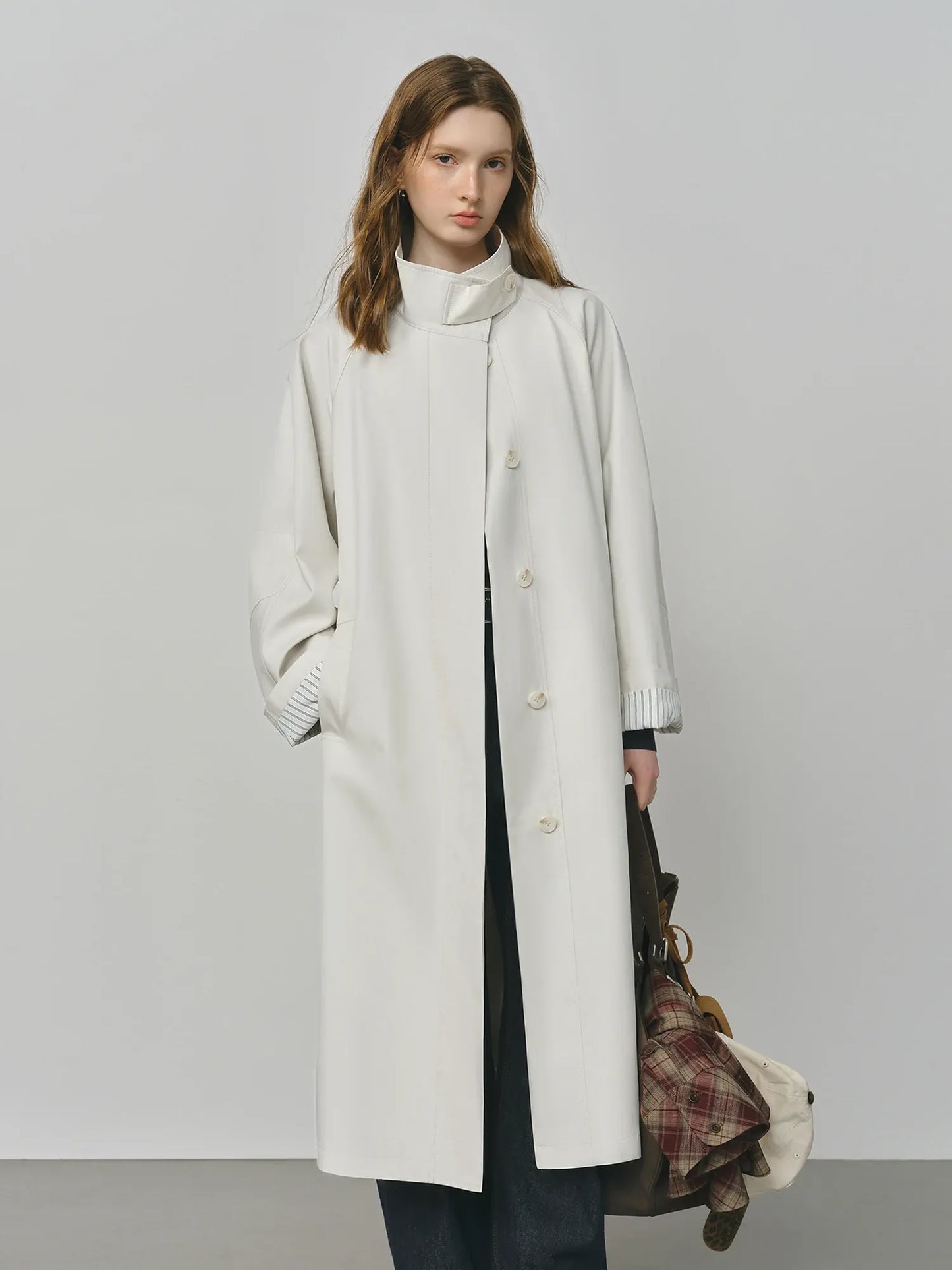 Trench Coat Feminino Beatrice — Leveza, Estrutura e Estilo Contínuo