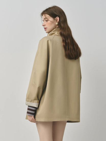 Trench Coat Curto Audrey — Estrutura Leve e Estilo Casual Chic