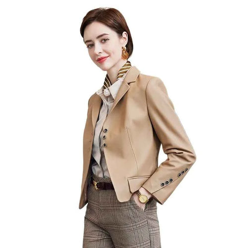 Jaqueta Feminina de Couro AlmaChic — Elegância Atemporal