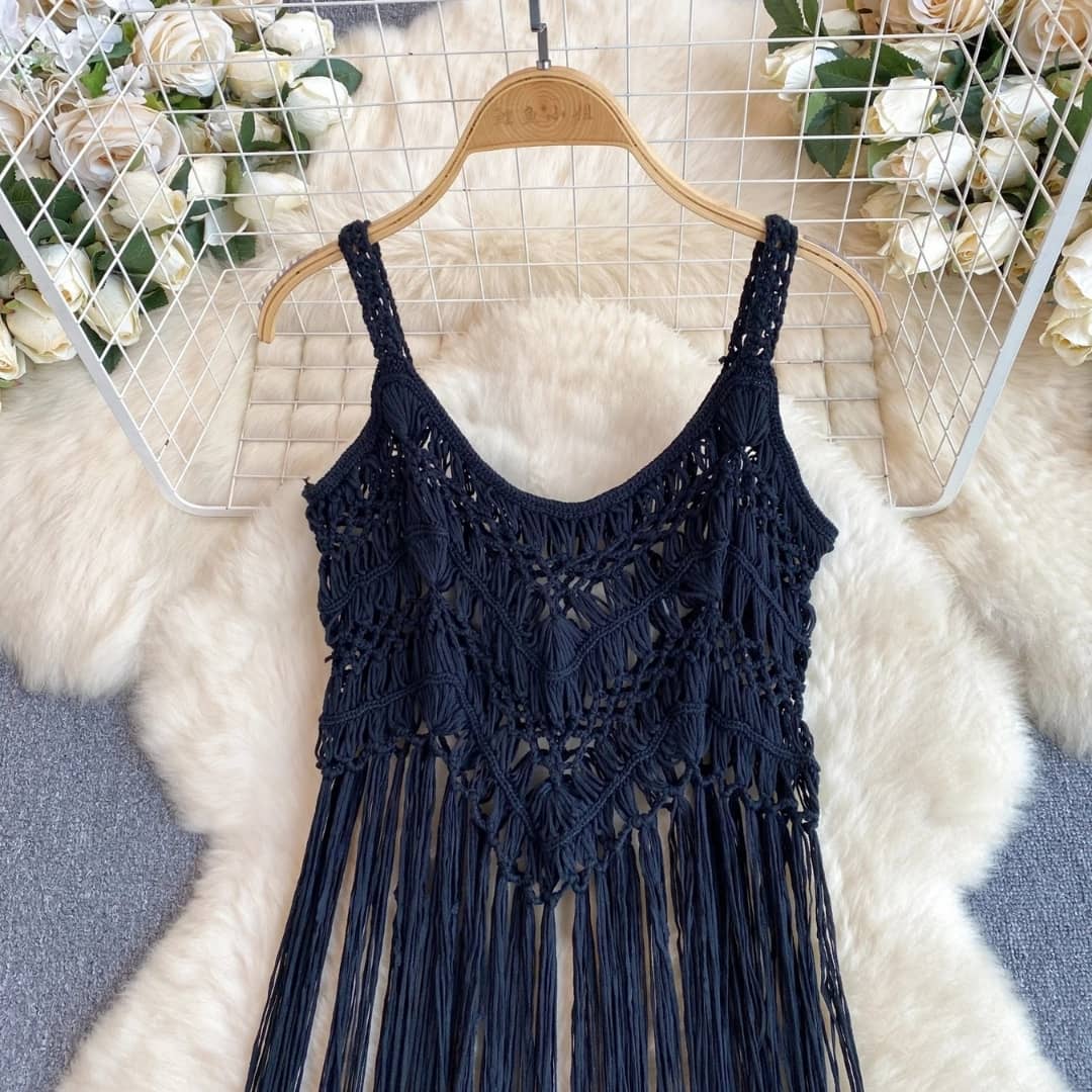 vestido de crochê preto alma chic com padrão geométrico e acabamento artesanal em macramê