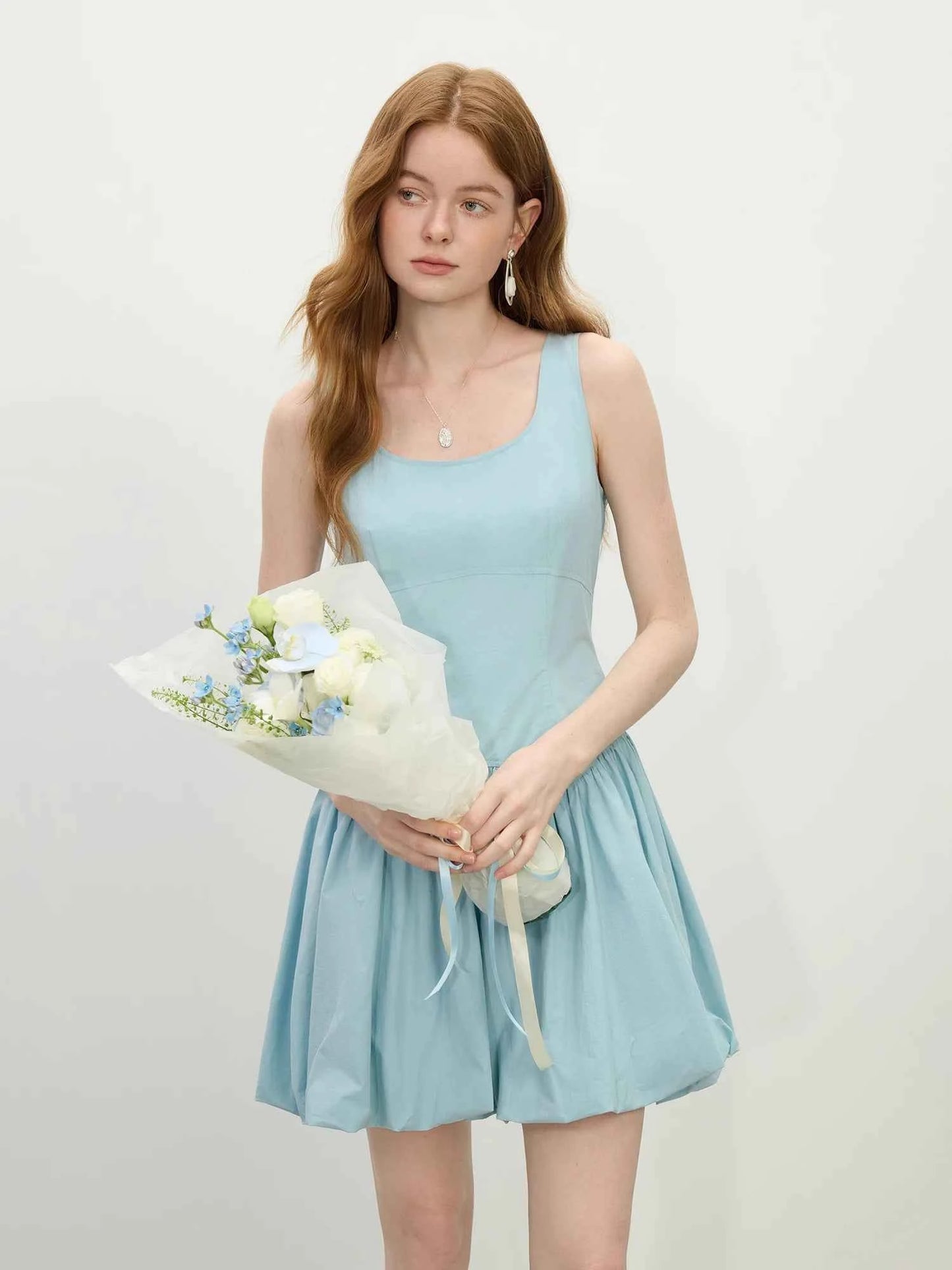 Vestido Curto de Algodão Pure Essence – Leveza e Sofisticação Natural