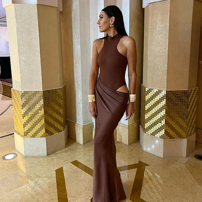 Vestido Maxi Elegante em Cetim com Recortes - AlmaChic