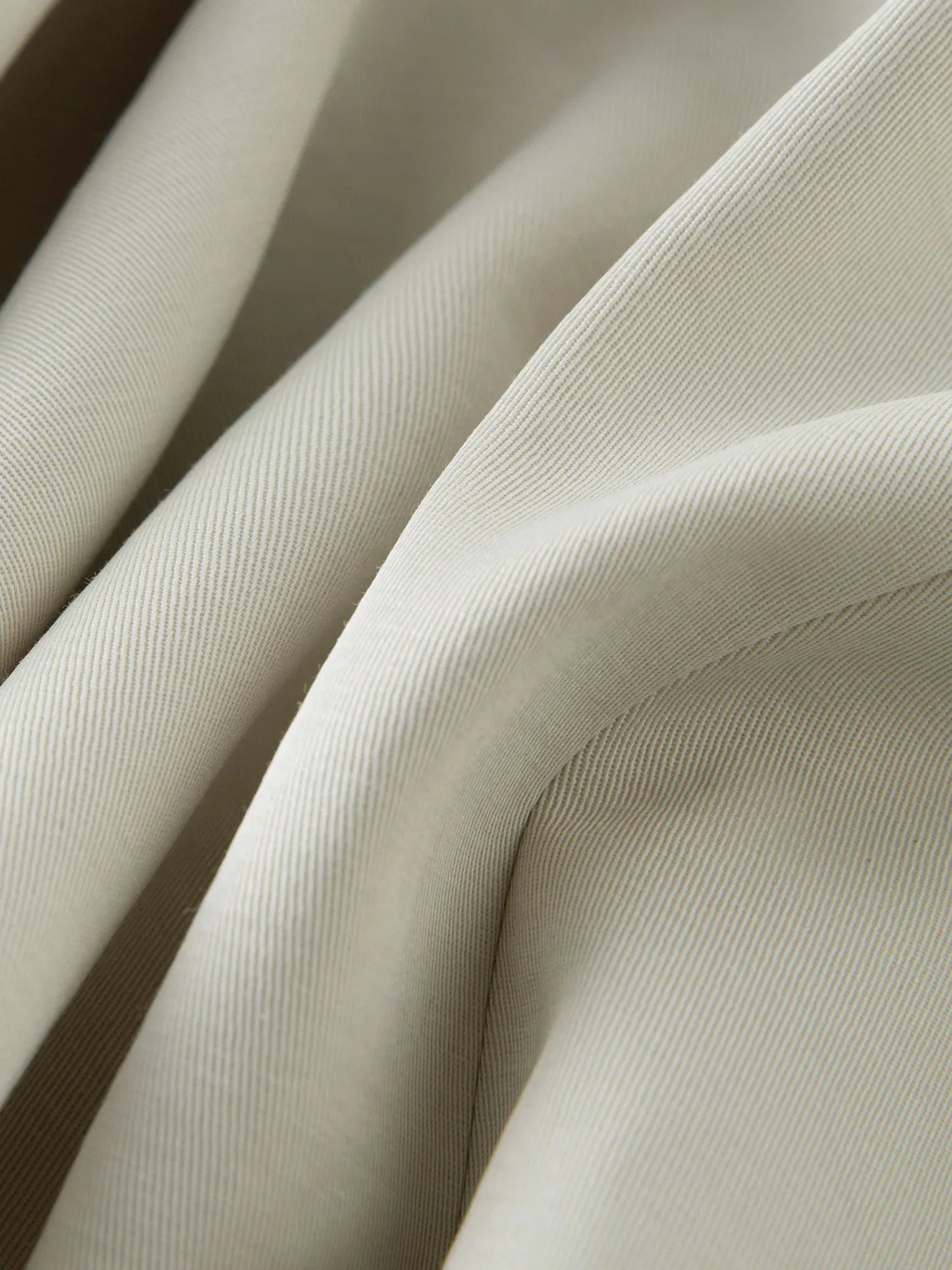 Trench Coat Curto Sofia — Conforto, Flexibilidade e Praticidade Urbana