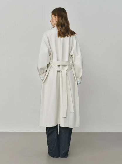 Trench Coat Feminino Beatrice — Leveza, Estrutura e Estilo Contínuo