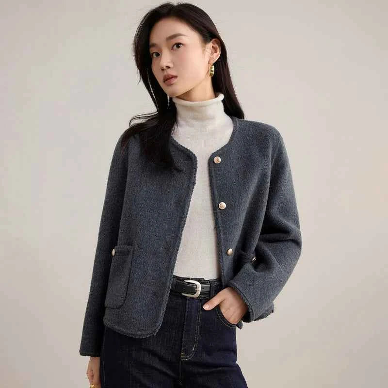 Casaco de Lã Feminino Élise – Elegância Bouclé em Lã 100%