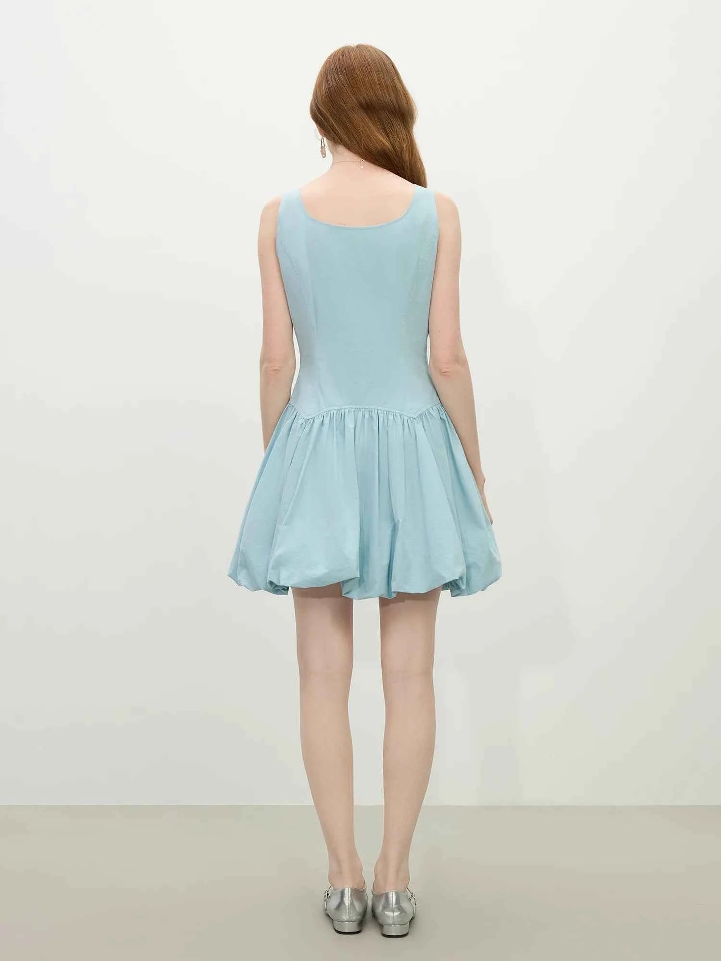 Vestido Curto de Algodão Pure Essence – Leveza e Sofisticação Natural