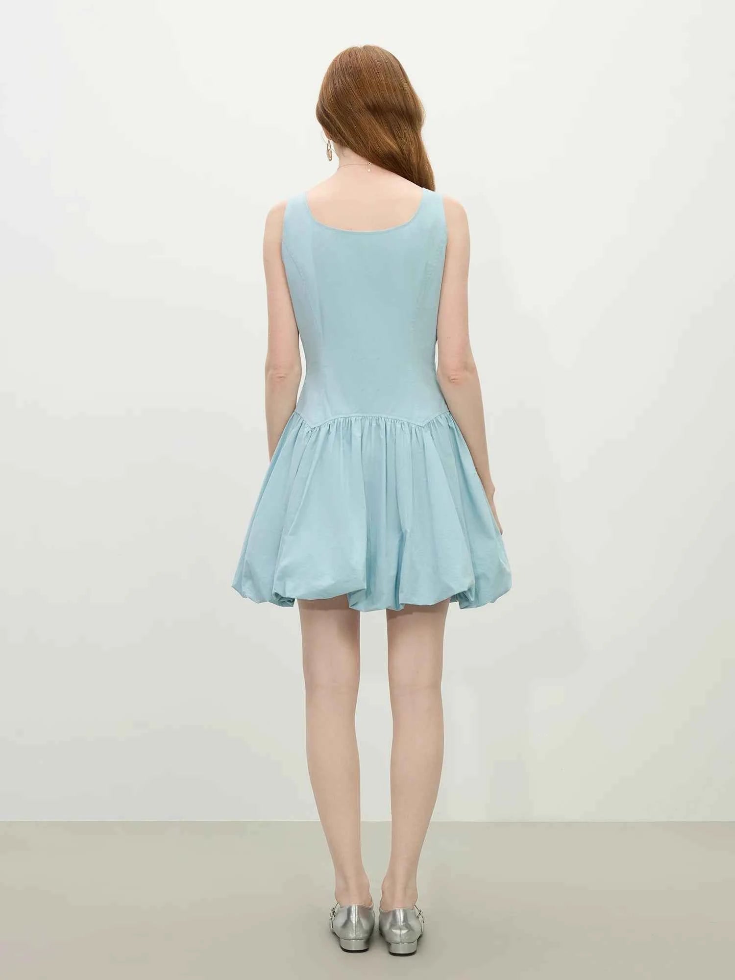 Vestido Curto de Algodão Pure Essence – Leveza e Sofisticação Natural